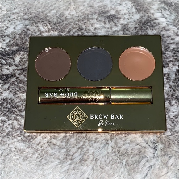 Eyebrow trio - Picture 1 of 2